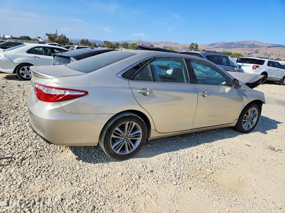 2017 TOYOTA CAMRY SE 3