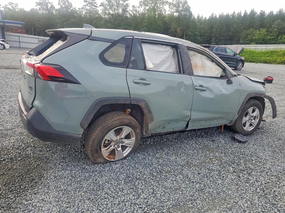 2019 TOYOTA RAV4 XLE 3