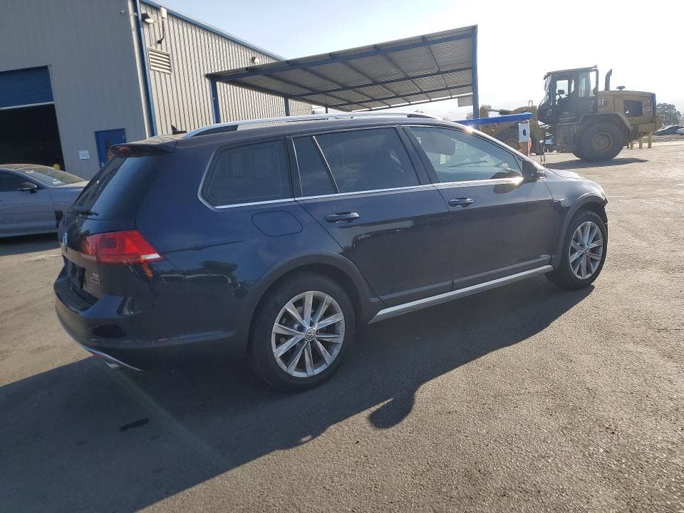 2017 VOLKSWAGEN GOLF ALLTRACK S 3