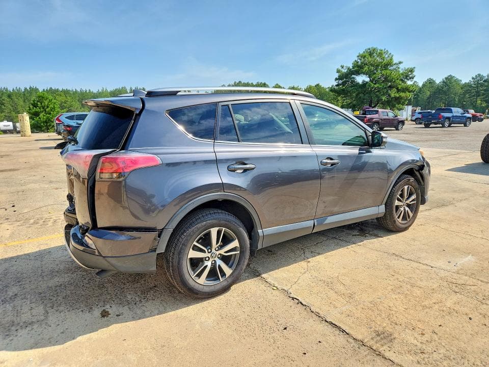 2018 TOYOTA RAV4 XLE 3