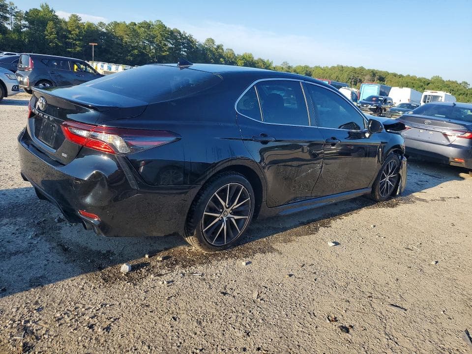2021 TOYOTA CAMRY SE 3