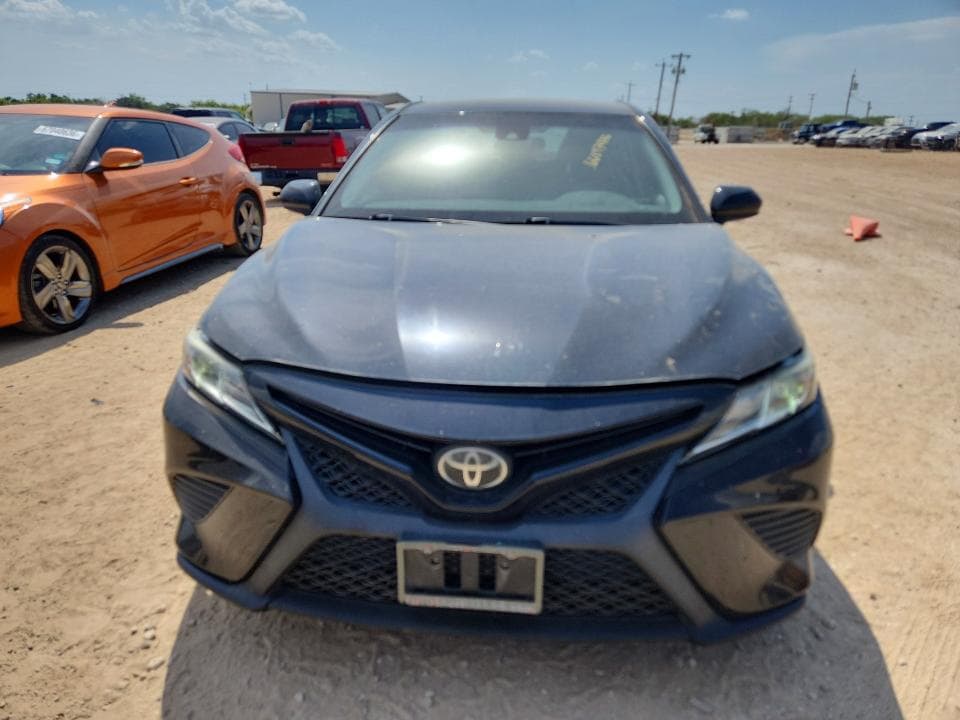 2020 TOYOTA CAMRY SE 5