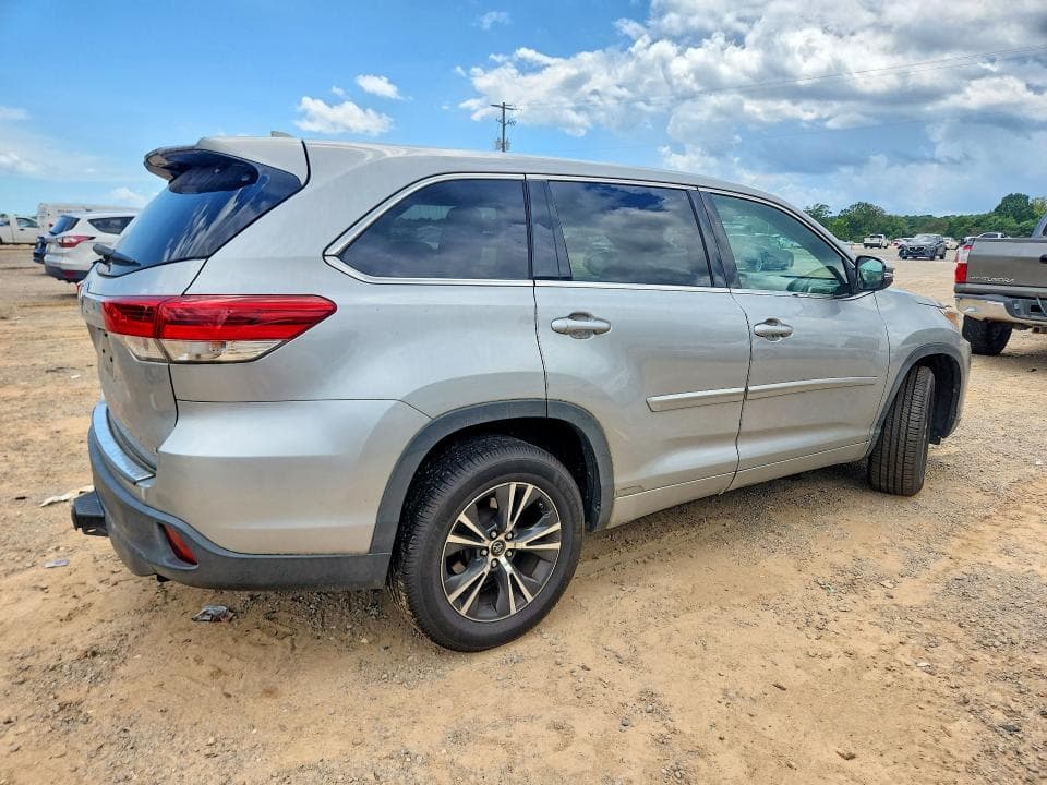 2017 TOYOTA HIGHLANDER LE PLUS 3