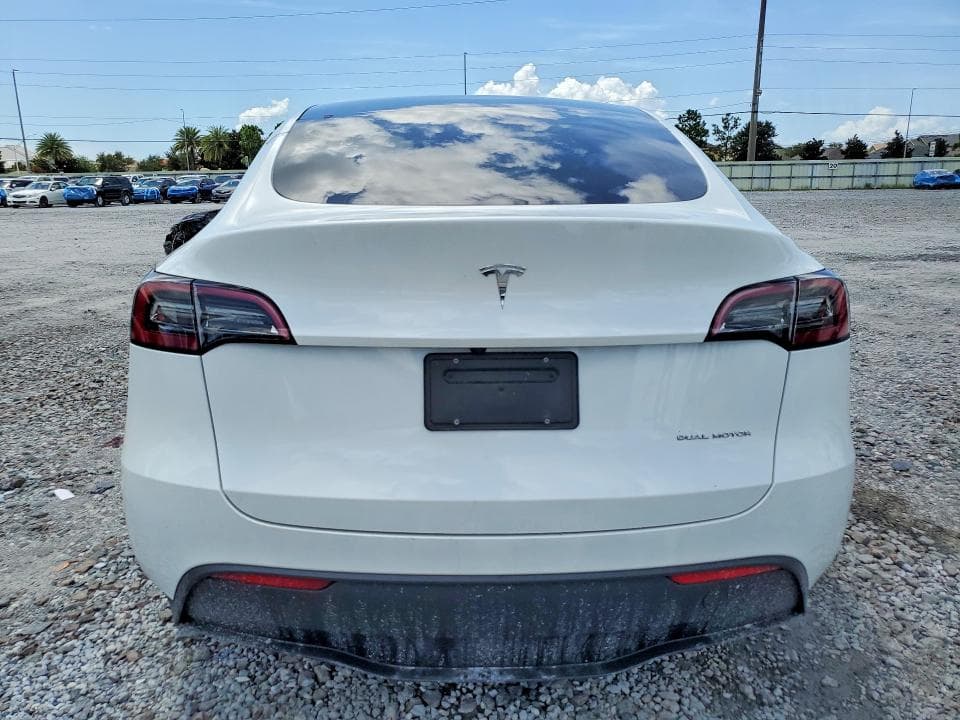 2024 TESLA MODEL Y 6