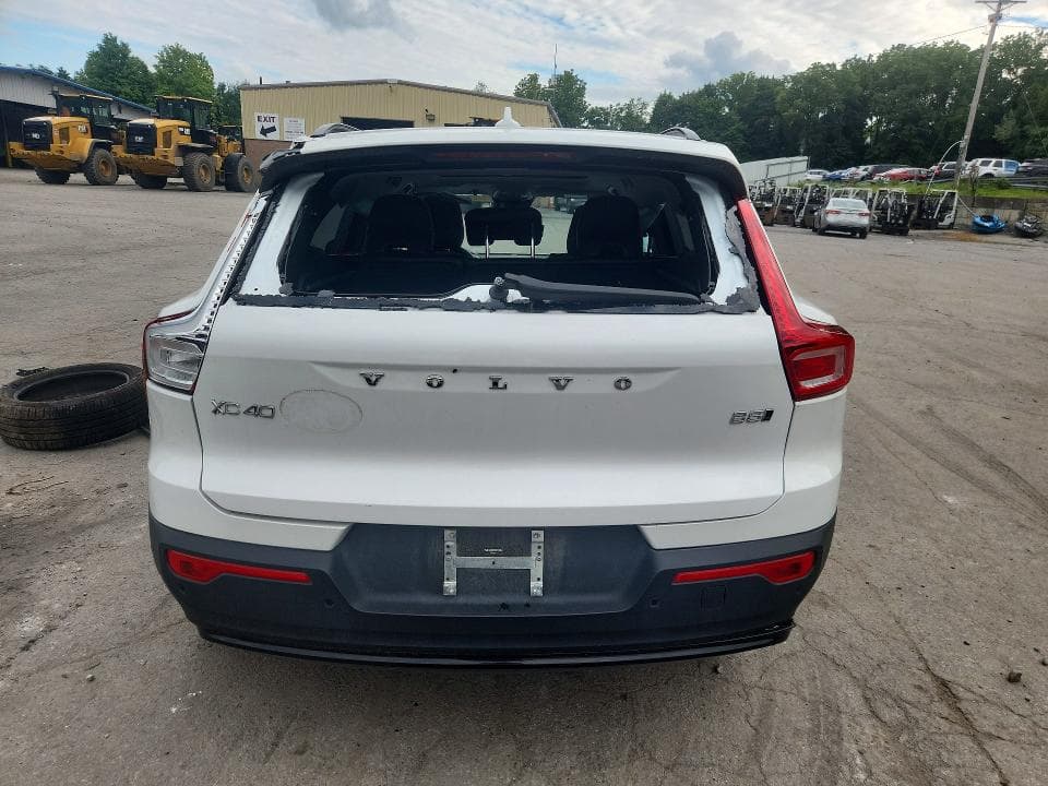 2026 VOLVO XC40 PLUS 6