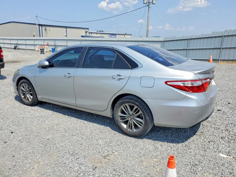 2017 TOYOTA CAMRY SE 2