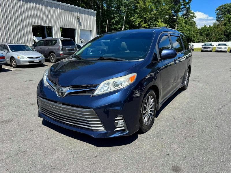 2018 TOYOTA SIENNA XLE 8-PASSENGER - 1