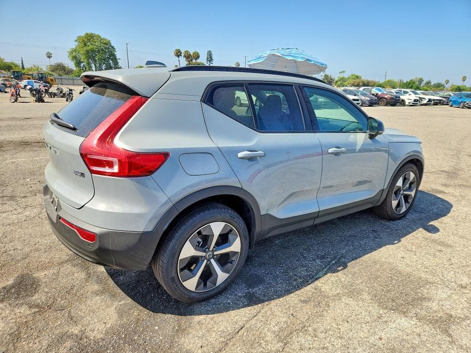 2026 VOLVO XC40 PLUS 3