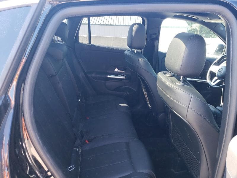 2021 MERCEDES-BENZ GLA 250 4MATIC 10