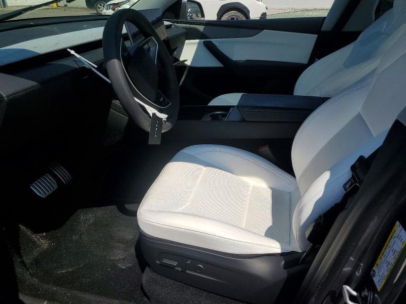 2026 TESLA MODEL Y 7