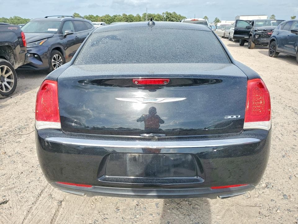 2017 CHRYSLER 300 LIMITED 6