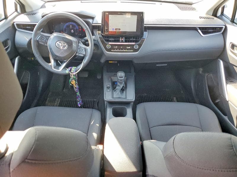 2026 TOYOTA COROLLA CROSS LE 8