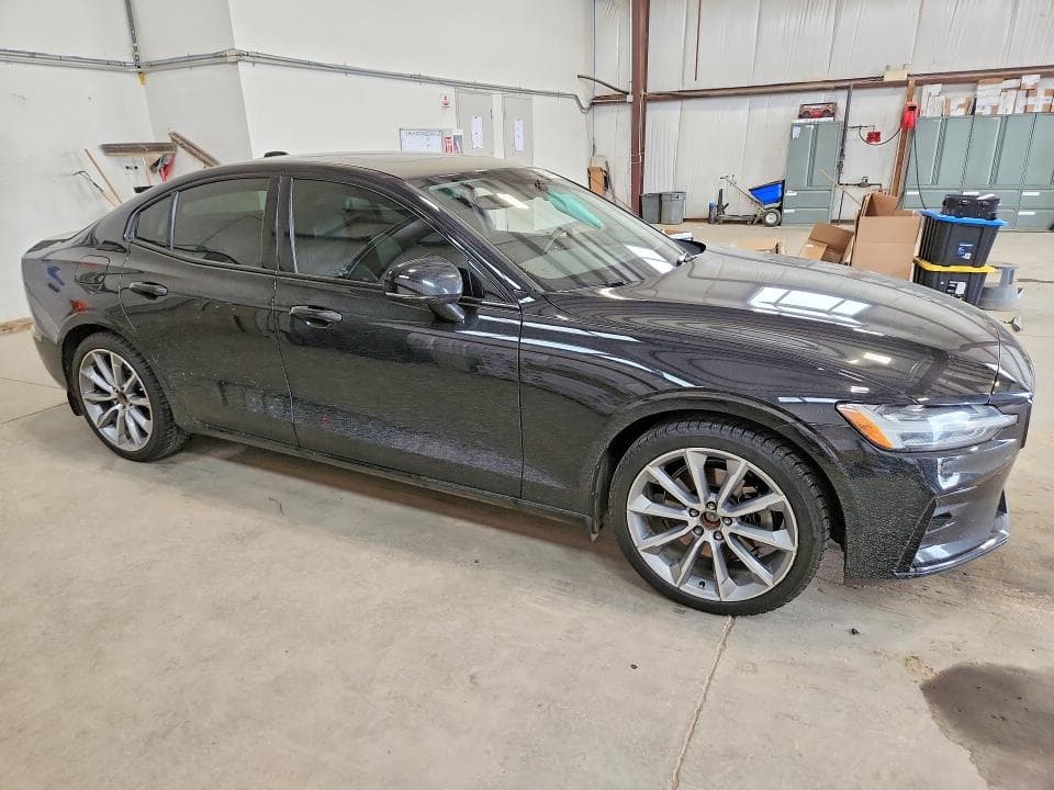 2021 VOLVO S60 T5 MOMENTUM 4