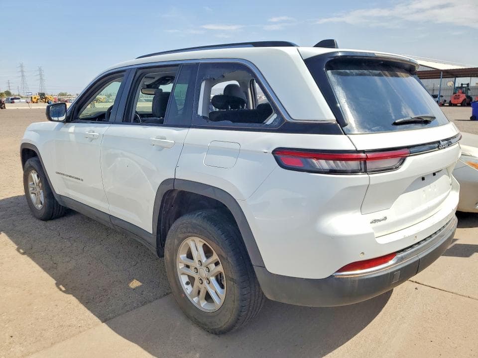 2023 JEEP GRAND CHEROKEE LAREDO 2