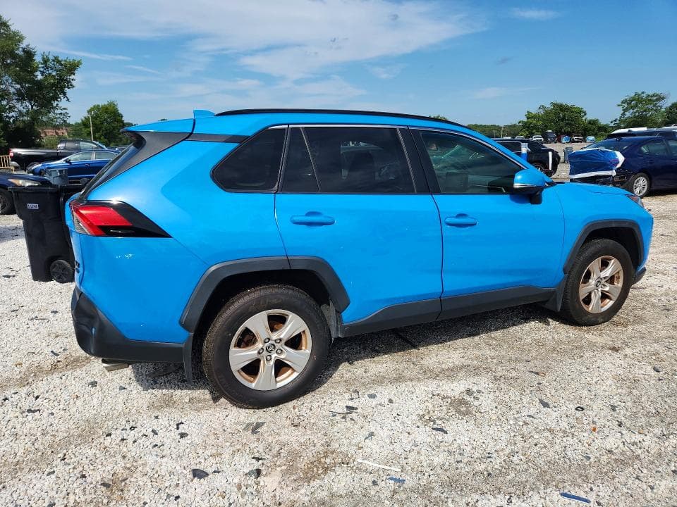 2019 TOYOTA RAV4 XLE 3