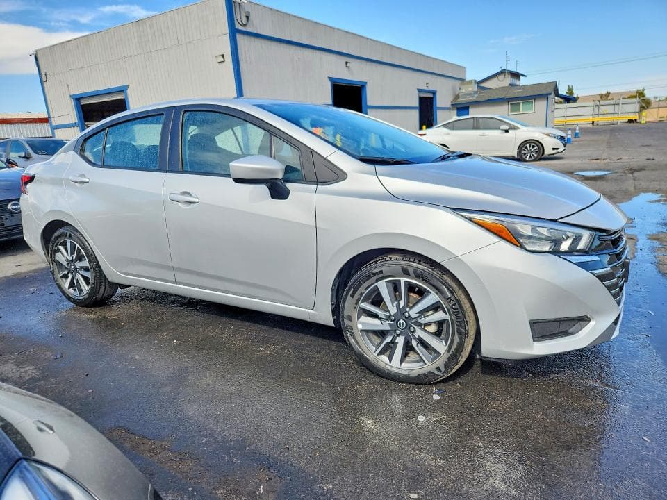 2025 NISSAN VERSA SV 4