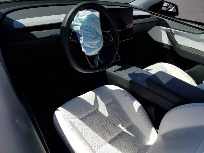 2026 TESLA MODEL Y 8