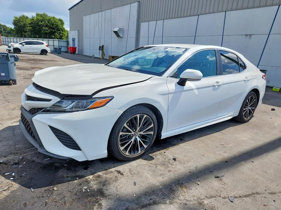 2018 TOYOTA CAMRY SE - 1