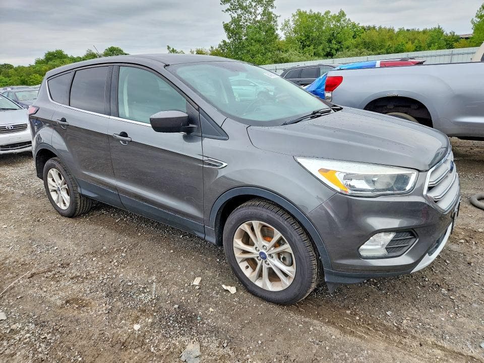 2017 FORD ESCAPE SE 4