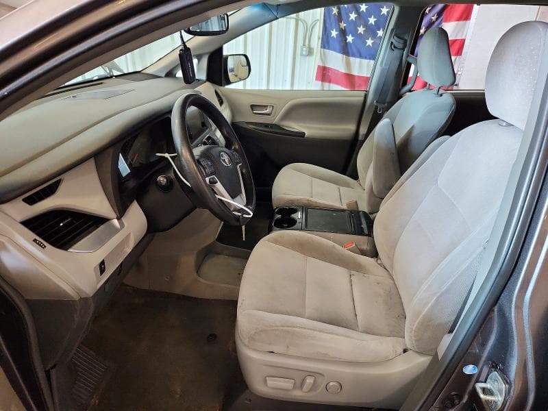 2017 TOYOTA SIENNA LE 7