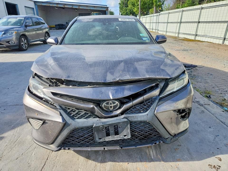 2018 TOYOTA CAMRY SE 5
