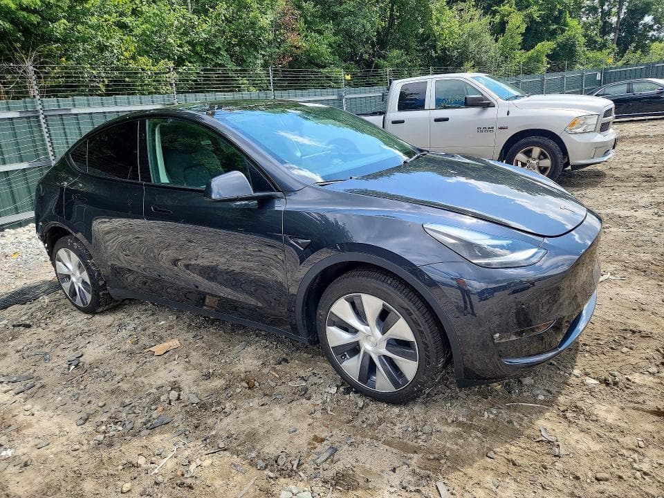 2024 TESLA MODEL Y 4