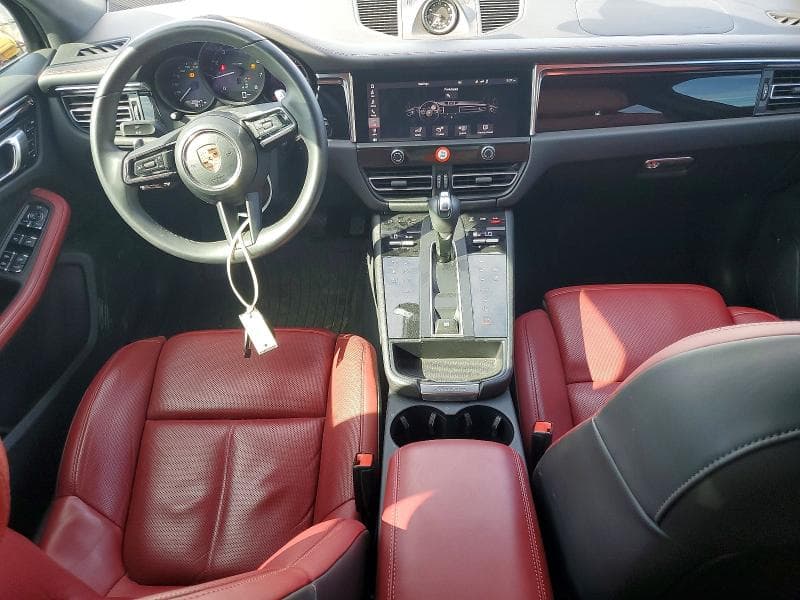 2024 PORSCHE MACAN BASE 8
