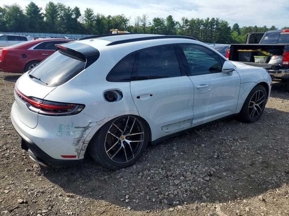 2024 PORSCHE MACAN BASE 3