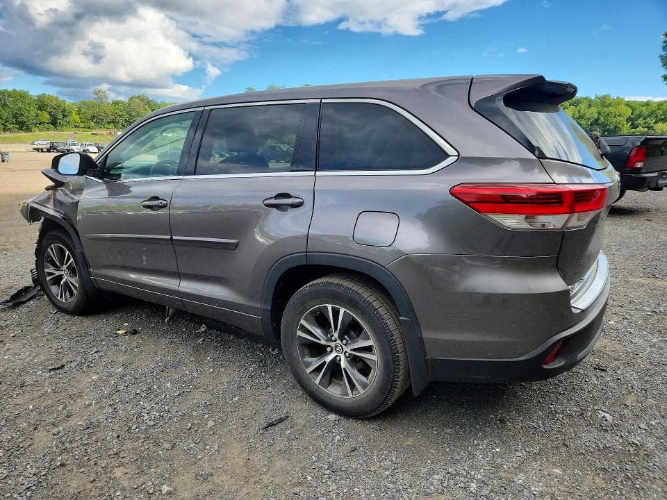 2018 TOYOTA HIGHLANDER LE 2