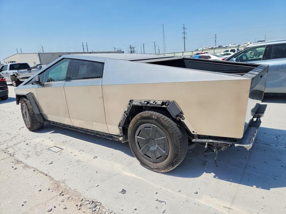 2025 TESLA CYBERTRUCK 2