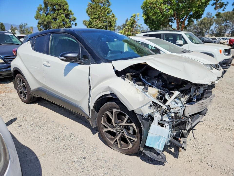 2019 TOYOTA C-HR XLE 4