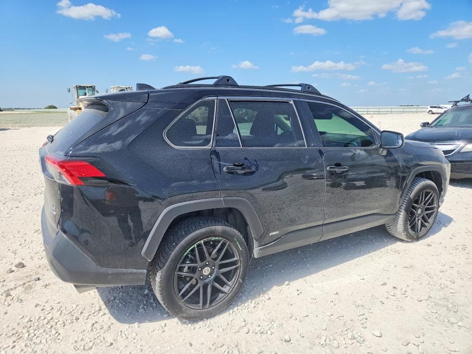 2025 TOYOTA RAV4 LE 3