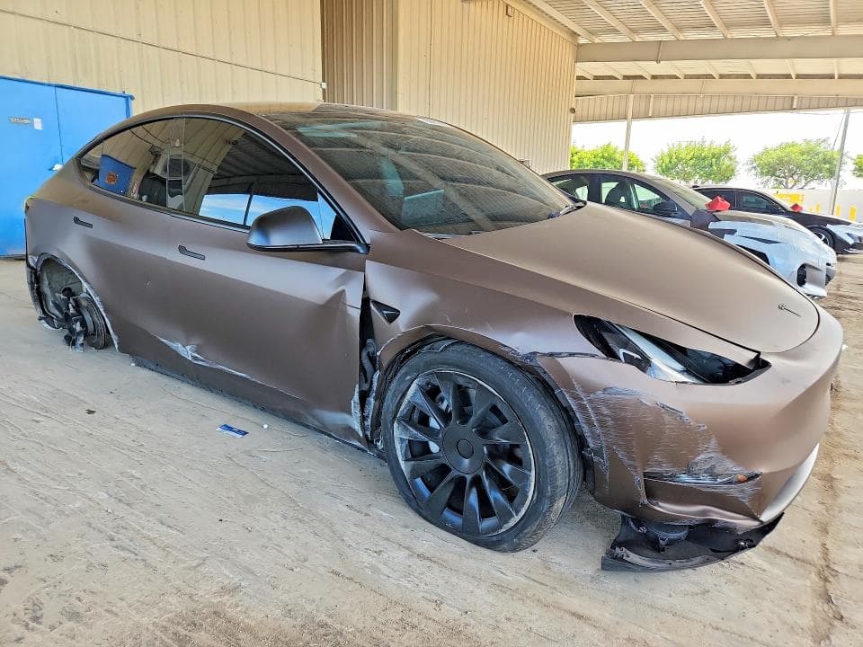 2023 TESLA MODEL Y 4