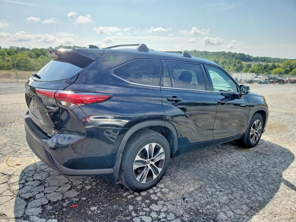 2021 TOYOTA HIGHLANDER HYBRID XLE 3