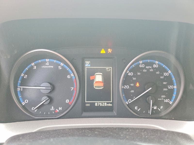 2017 TOYOTA RAV4 XLE 9