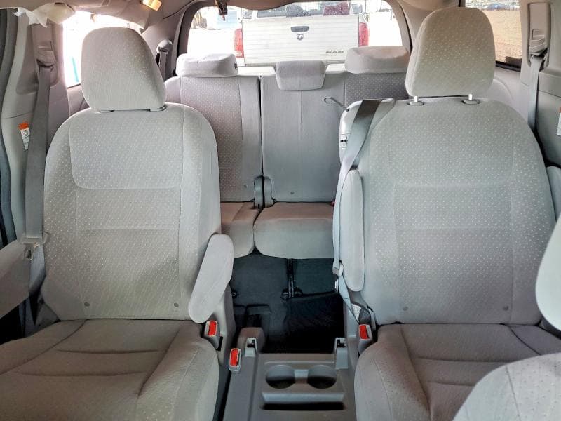 2019 TOYOTA SIENNA LE 10