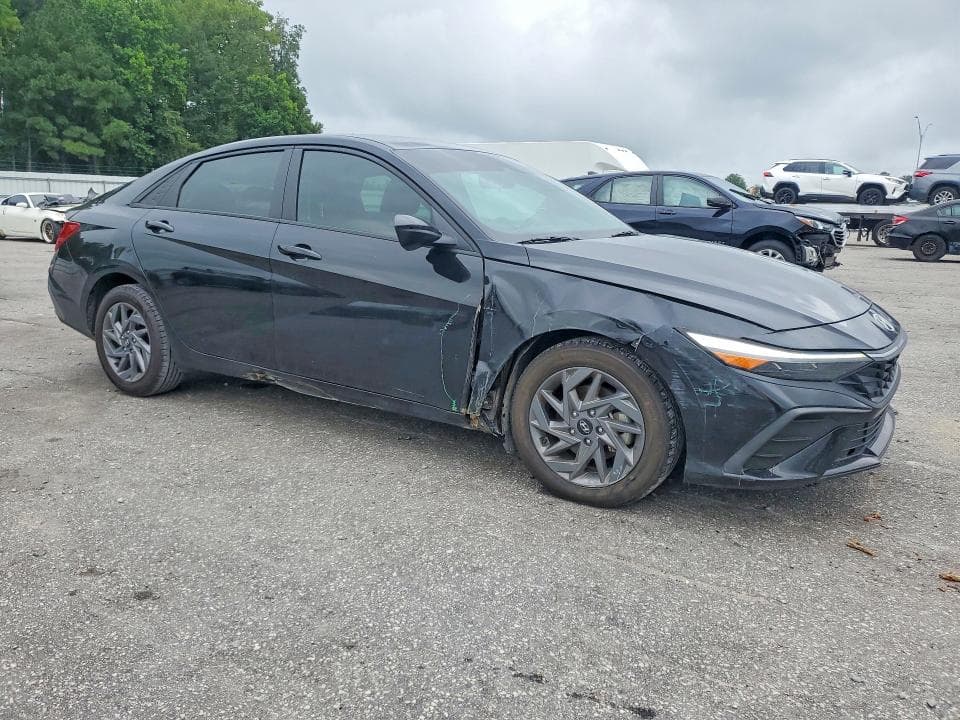 2024 HYUNDAI ELANTRA SEL 4