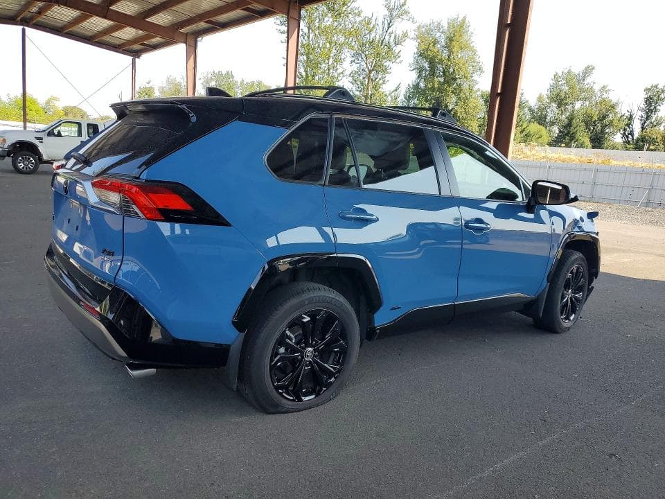 2025 TOYOTA RAV4 XSE 3