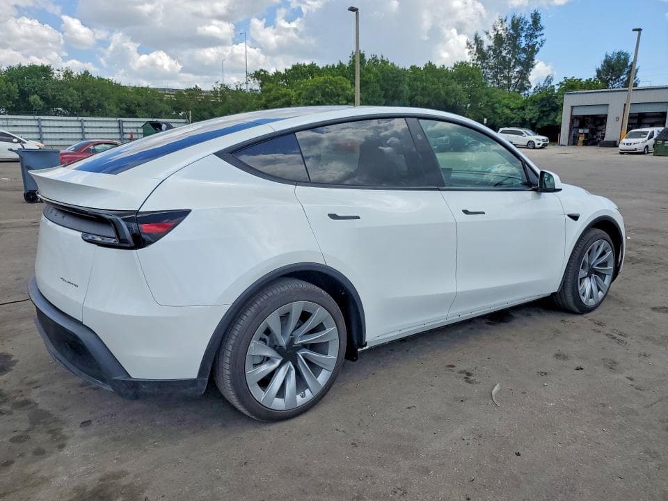 2026 TESLA MODEL Y 3
