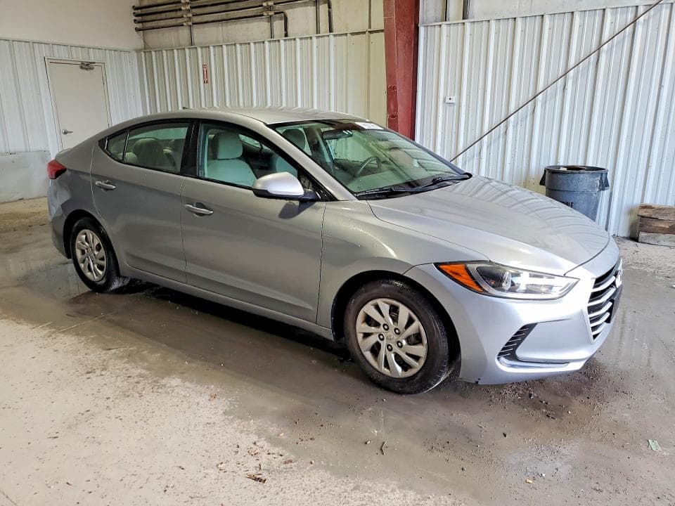 2017 HYUNDAI ELANTRA SE 4