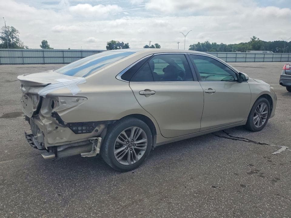 2017 TOYOTA CAMRY SE 3