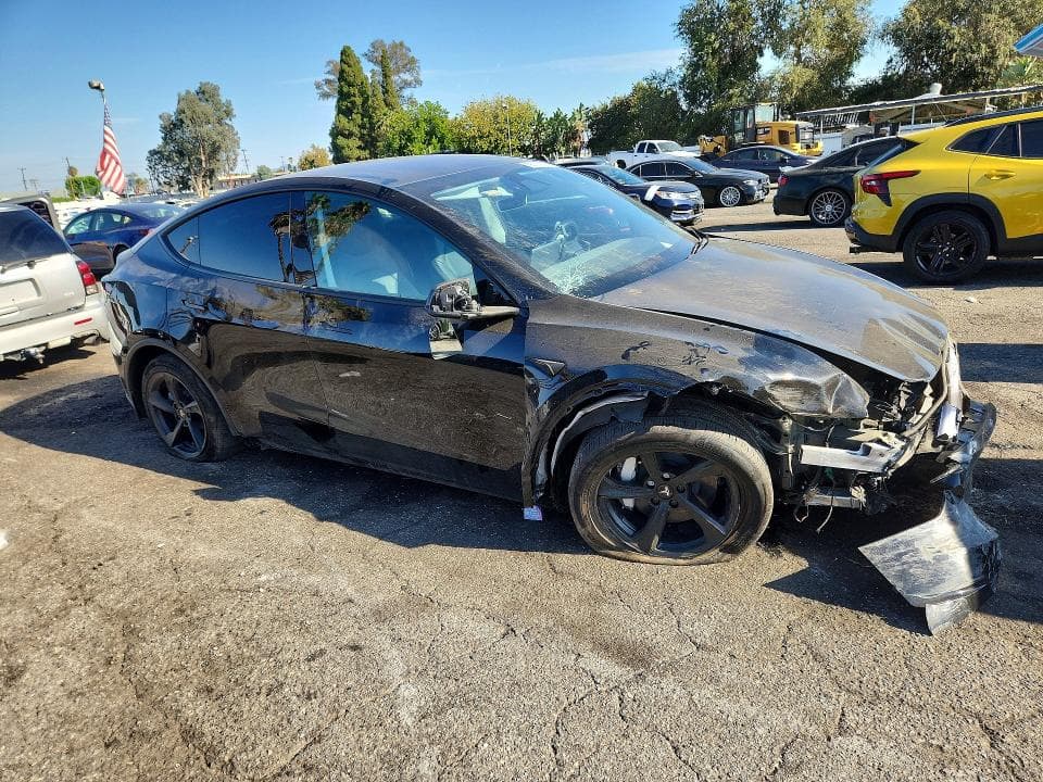 2026 TESLA MODEL Y 4