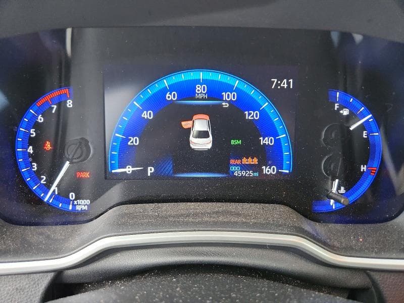 2020 TOYOTA COROLLA XLE 9