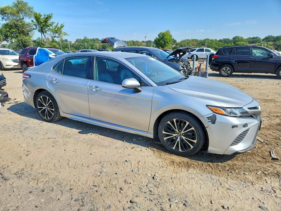 2019 TOYOTA CAMRY SE 4