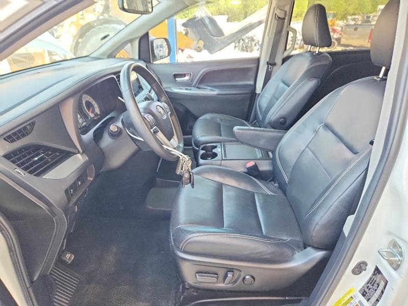 2017 TOYOTA SIENNA SE 7