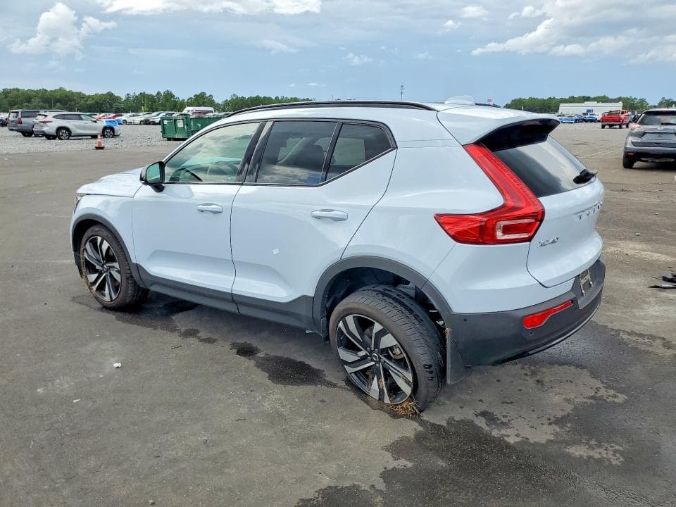 2026 VOLVO XC40 PLUS 2