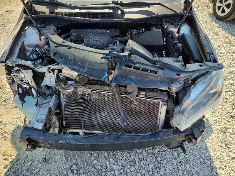 2017 TOYOTA CAMRY SE 11