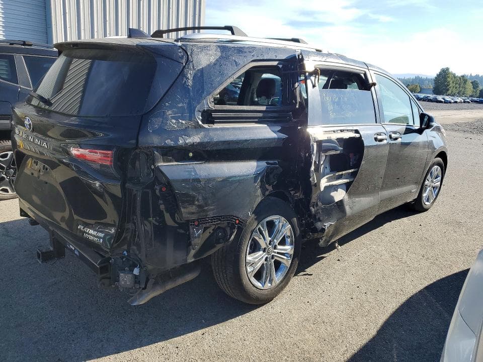 2021 TOYOTA SIENNA PLATINUM 7-PASSENGER 3