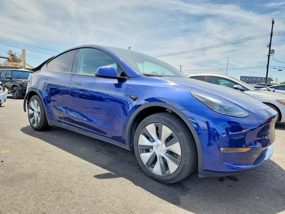 2023 TESLA MODEL Y 4