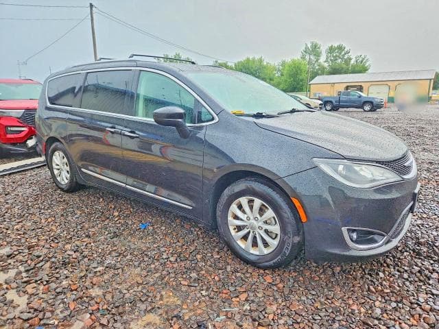 2019 CHRYSLER PACIFICA TOURING L 4